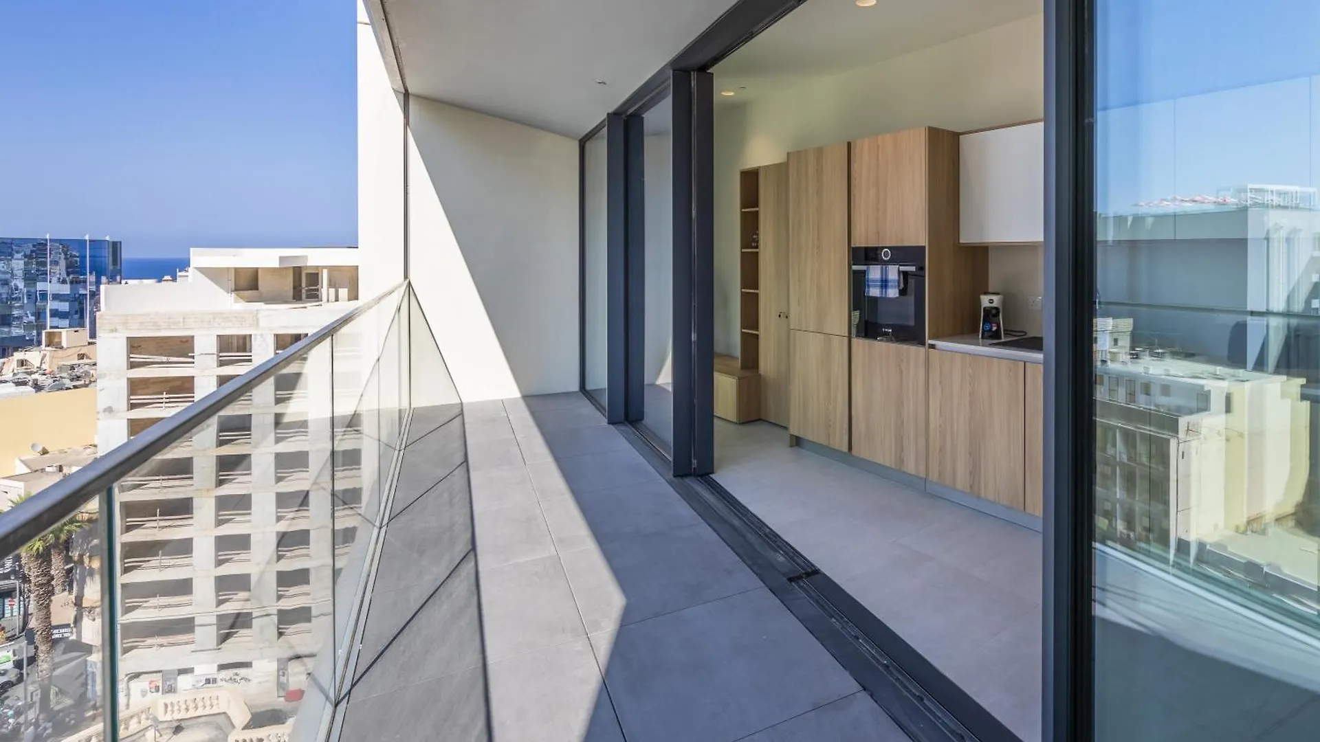 Cityscape Residence In Mercury Tower سانت جوليان شقة
